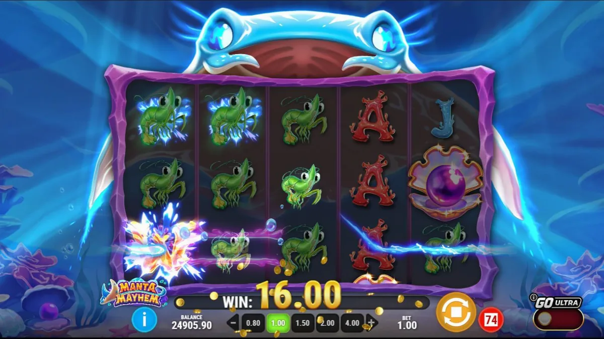 Makulay na underwater theme ng Manta Mayhem slot na may mga coral reef at manta ray
